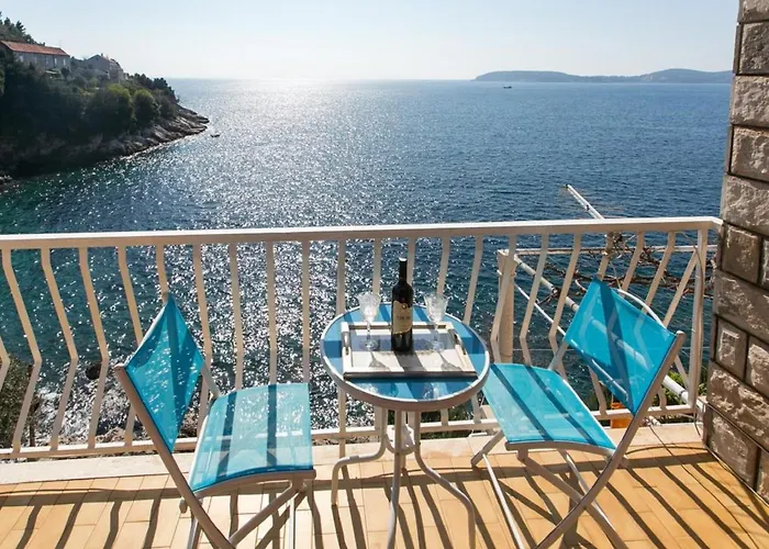 Neve - One-bedroom With Balcony And Sea View 아파트 *